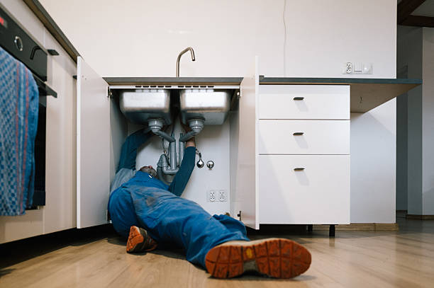 Professional Plumbing technician working in Roanoke, IN